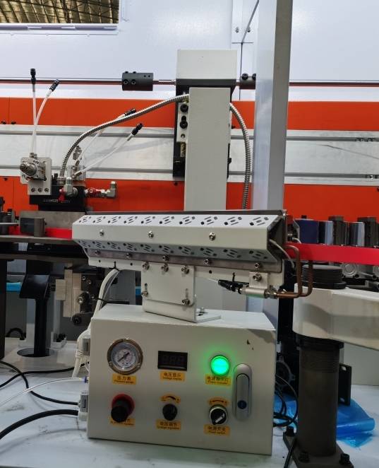 Edge banding machine heating device